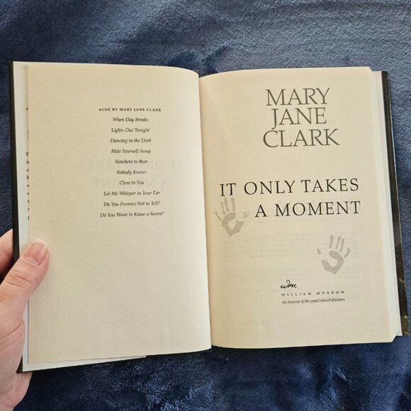 It Only Takes a Moment (Key News Thrillers) by Mary Jane Clark, Mystery Suspense - Picture 2 of 5